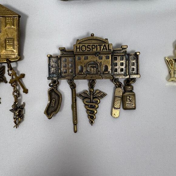 Vintage Dangle Charm Brooch Pin Lot - Sewing Machine, Hospital, House, Suitcase - Picture 6 of 10